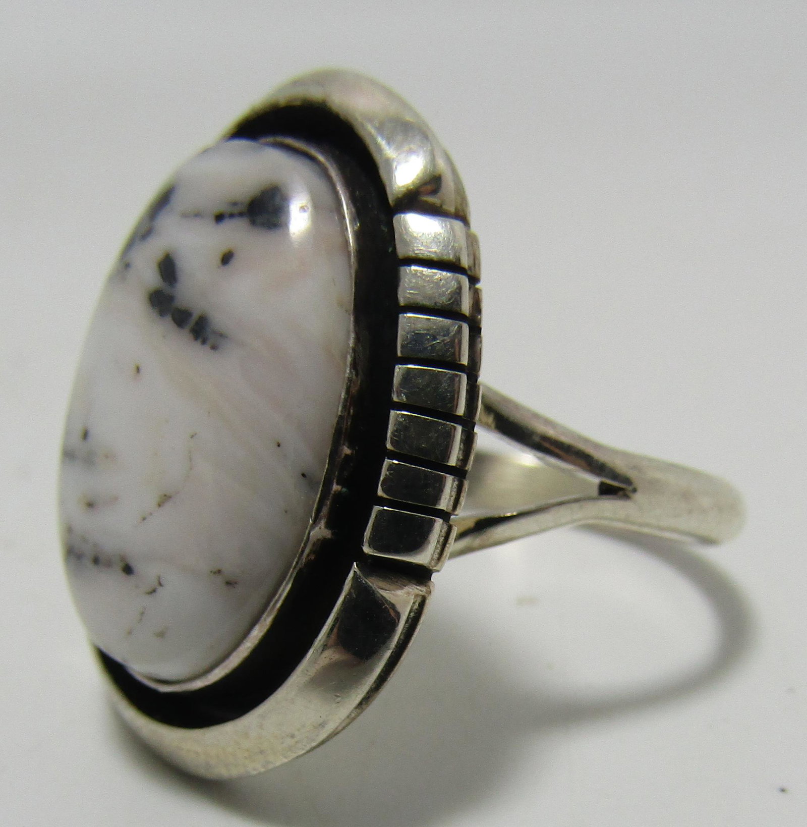 DAWES WHITE BUFFALO RING STERLING SILVER SZ 9 (1 of 4)
