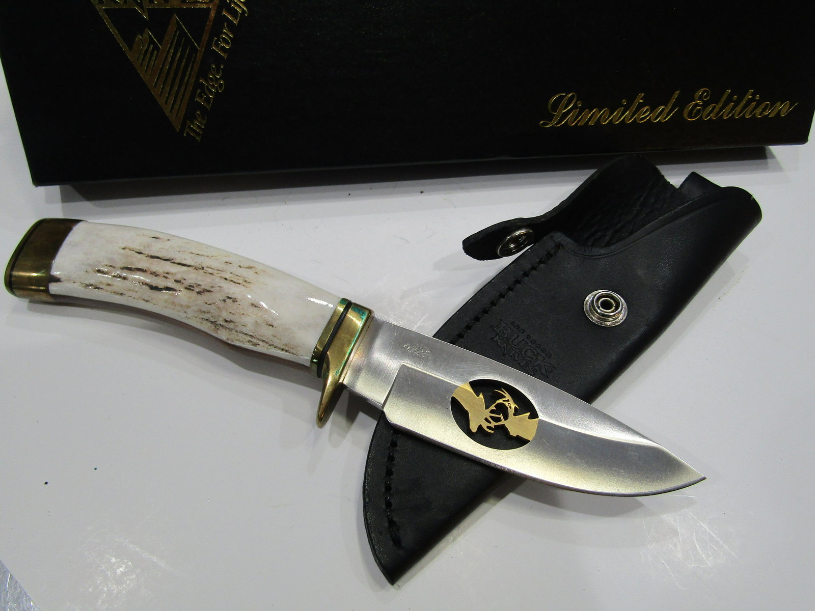 CUSTOM BUCK SKINNER KNIFE BATTLING BUCKS (1 of 2)