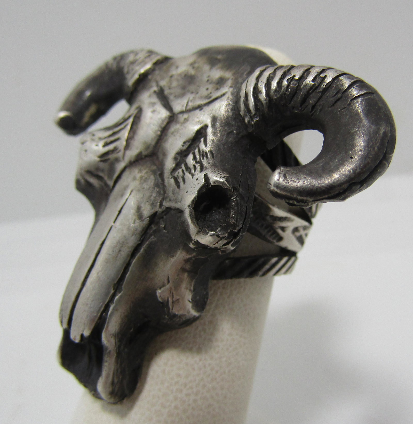 HUGE BUFFALO BULL STEER SKULL RING STERLING SILVER (1 of 4)