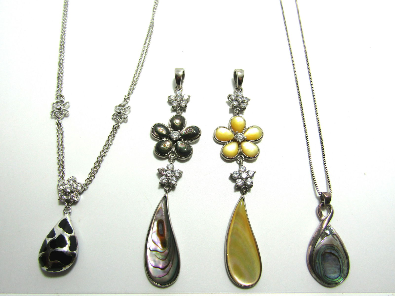 LOT OF FOUR PENDANT NECKLACES ABALONE CRYSTAL MOP (1 of 4)