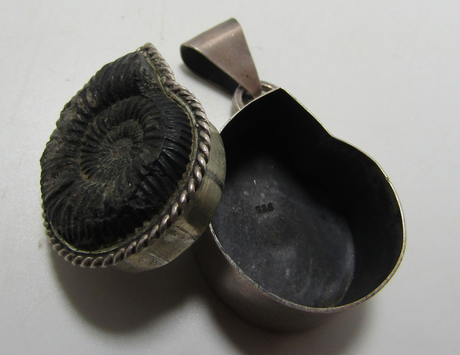 STERLING AMMONITE FOSSIL LOCKET PILL BOX PENDANT (1 of 4)