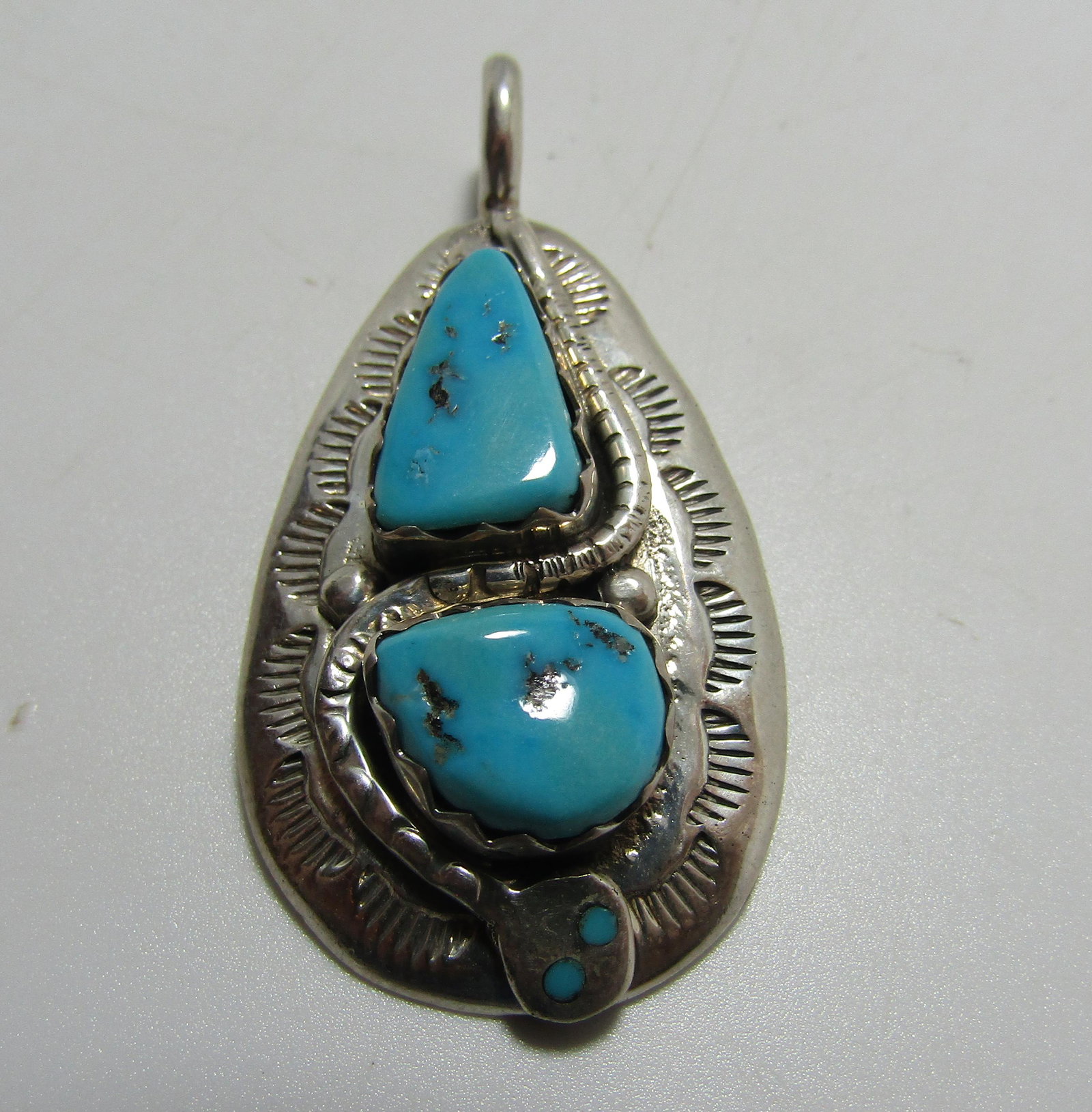 EFFIE CALAVAZA ZUNI SNAKE STERLING PENDANT (1 of 3)