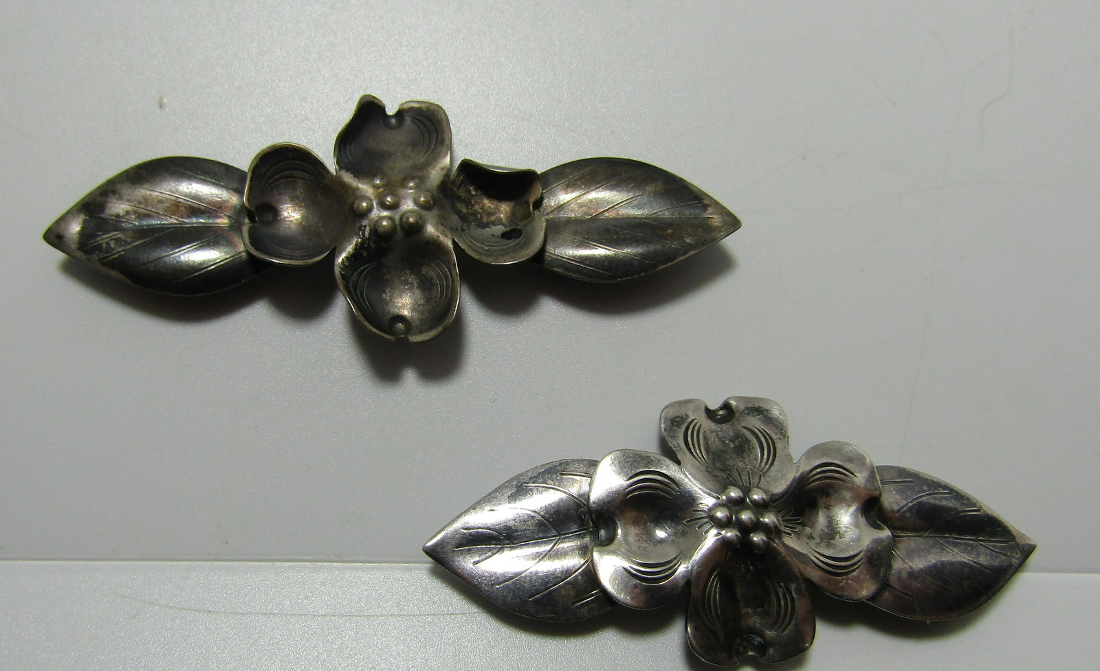 LOT OF 2 NATIVE AMERICAN STERLING FLOWER PINS (1 of 3)