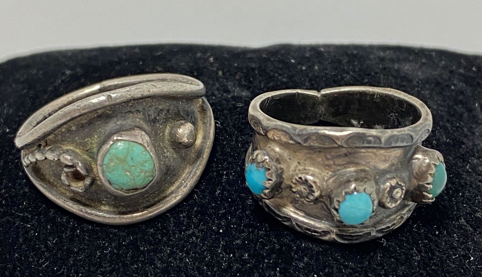 LOT OF TWO OLD PAWN STERLING NAVAJO RINGS (1 of 3)