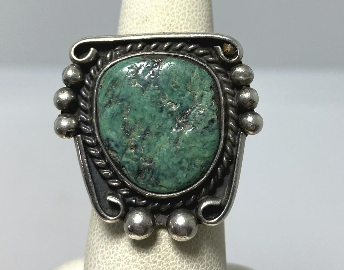 UNIQUE NATIVE AMERICAN TURQUOISE STERLING RING (1 of 4)