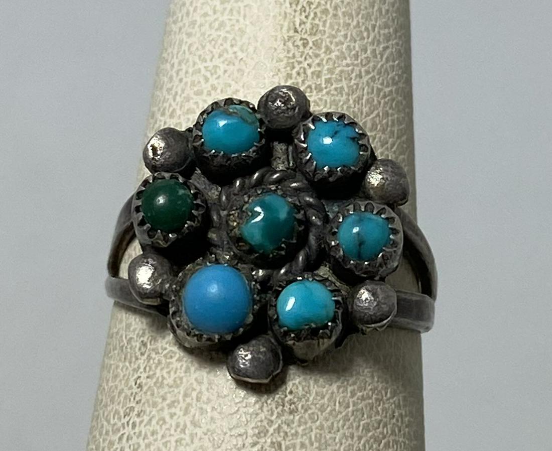 OLD PAWN ZUNI TURQUOISE STERLING FLOWER RING (1 of 4)