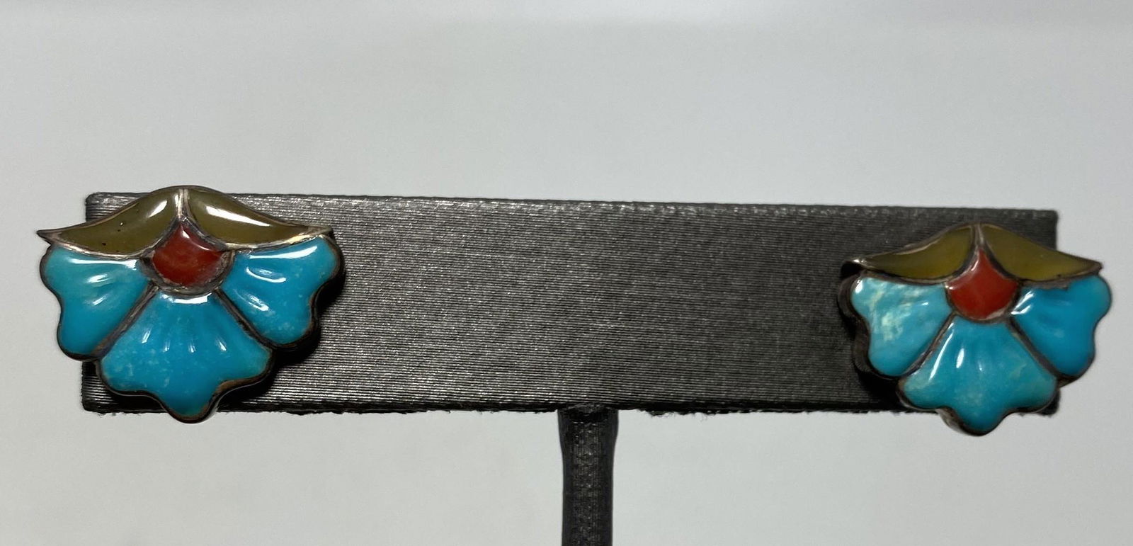 UNIQUE CORAL TURQUOISE NAVAJO FLOWER EARRINGS (1 of 3)