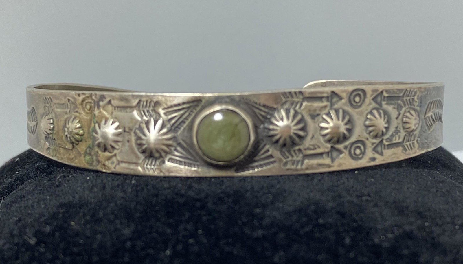 OLD PAWN FRED HARVEY STERLING CUFF BRACELET (1 of 5)