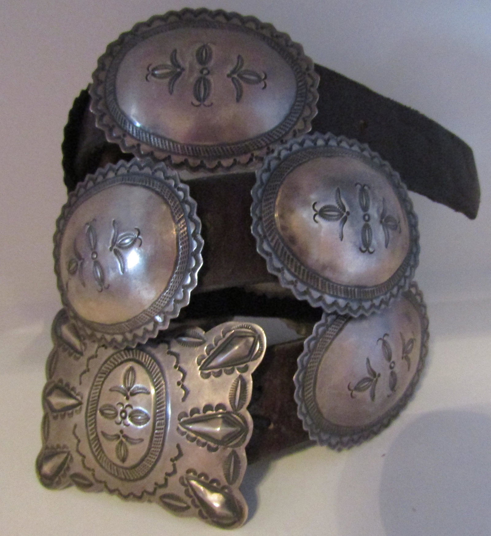 "PAYTON" 8 CONCHO BELT & BUCKLE STERLING SILVER (1 of 6)