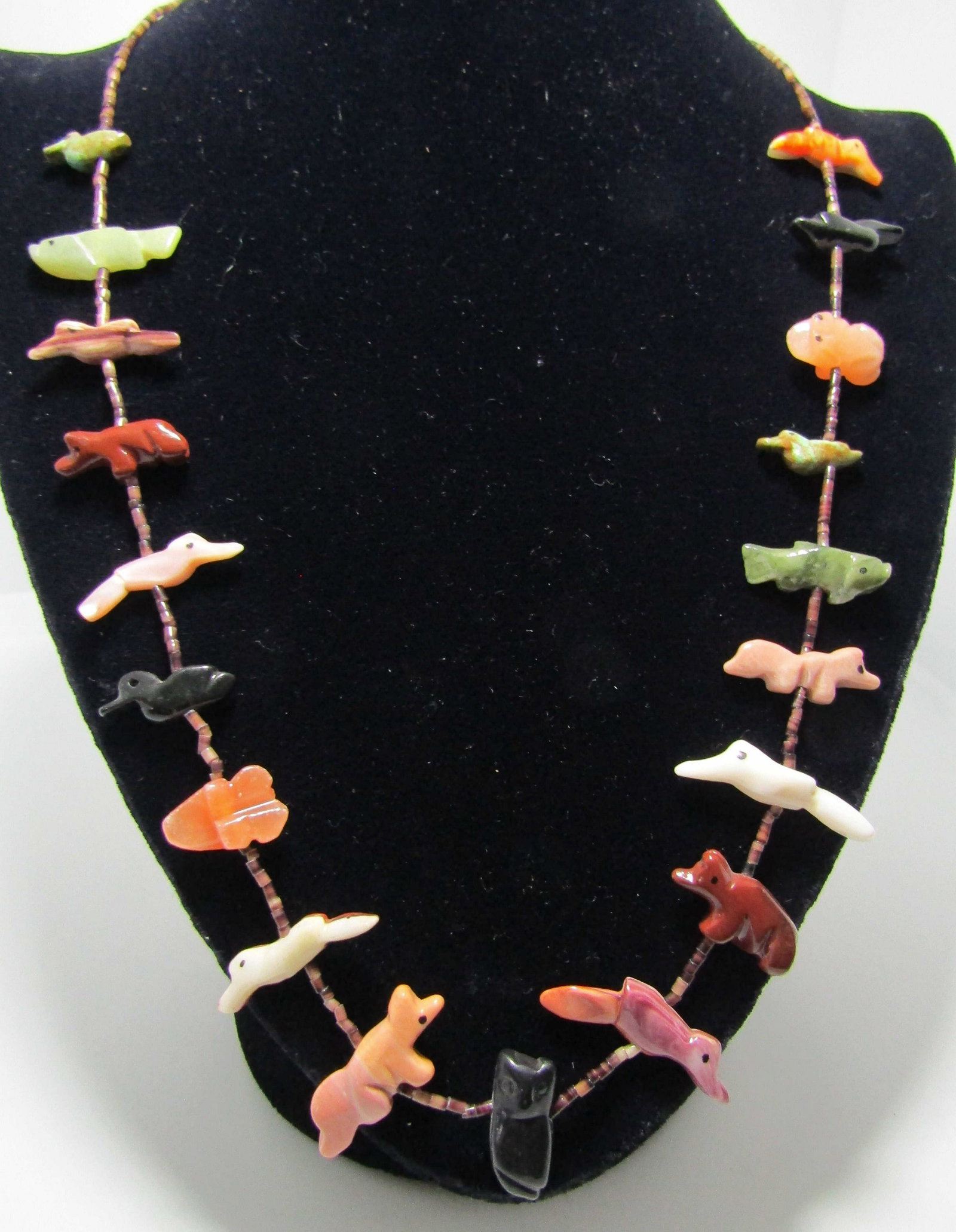 CARVED STONE FETISH NECKLACE HEISHI BEAD STERLING (1 of 2)