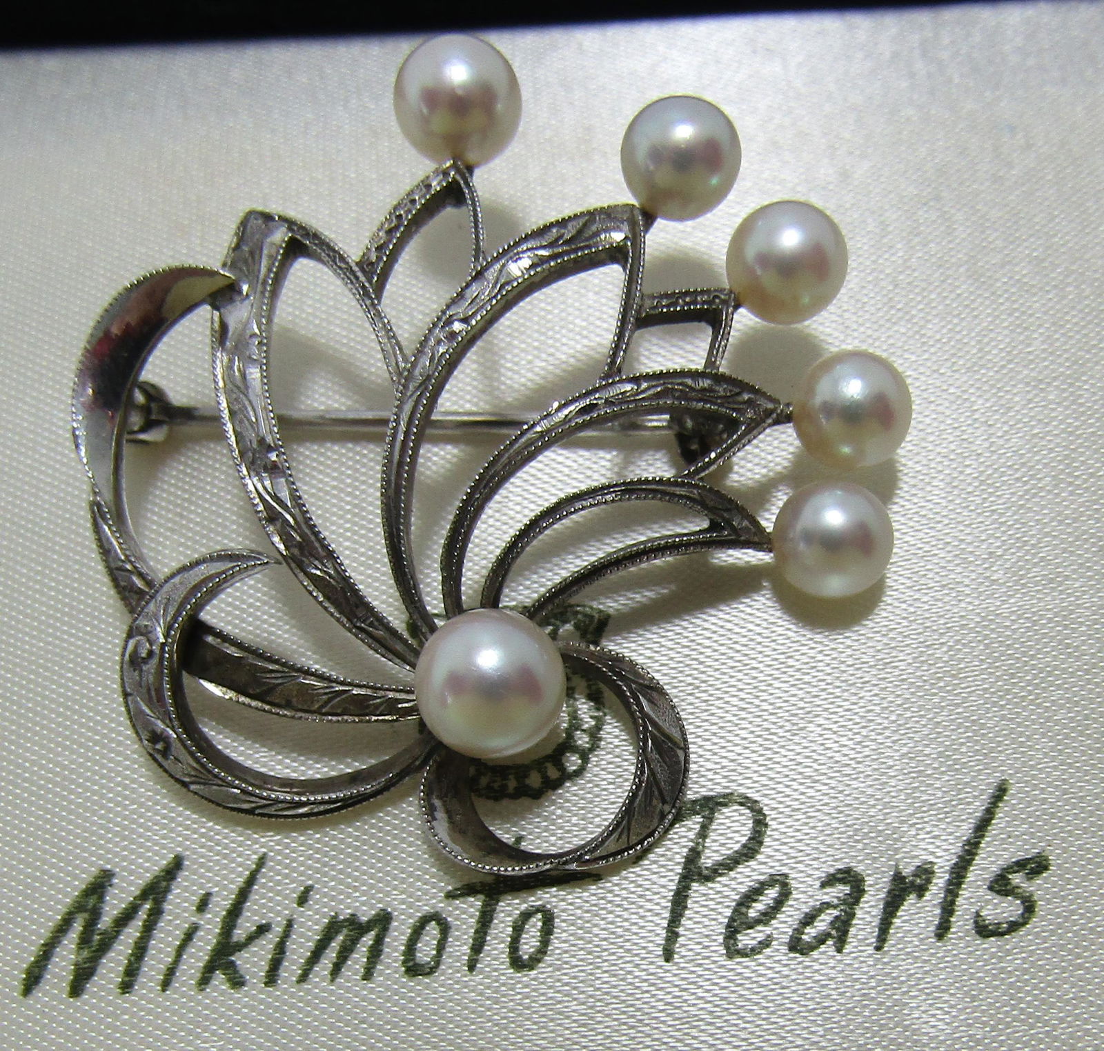Mikimoto shop pearl pin