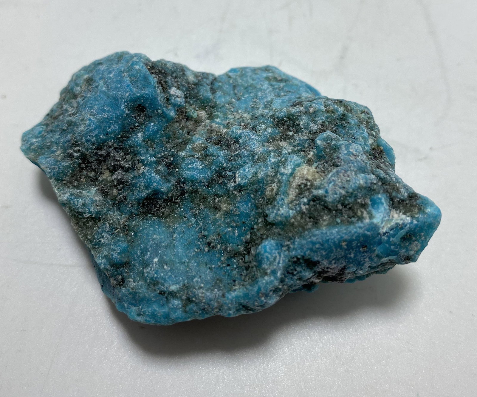 KINGMAN MINED TURQUOISE STONE NUGGET 225 CARATS (1 of 5)