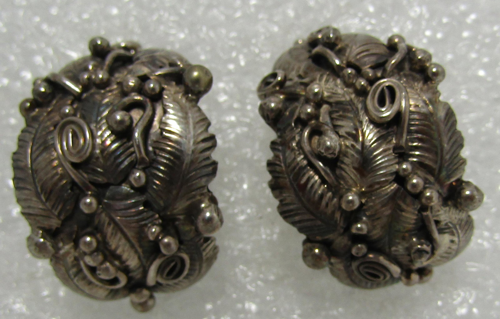 LUCY C" EARRINGS STERLING SILVER 1/2 HOOP: ARTIST SIGNED "LUCY C STERLING". NATIVE AMERICAN SOUTHWEST NAVAJO INDIAN JEWELRY. MEASURE 33MM BY 22MM WIDE. WEIGH 16.1 GRAMS. EXCELLENT USED CONDITION. USA SHIPPING $5