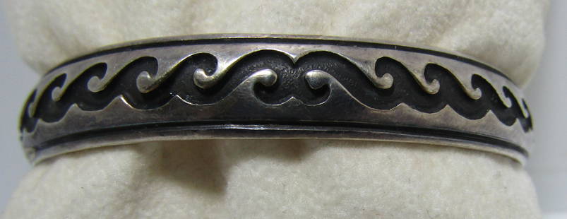 EARLY TOMMY SINGER "TC STERLING" CUFF BRACELET: EARLY TOMMY SINGER SIGNED "TC STERLING" BRACELET TESTED SILVER. VINTAGE ESTATE NATIVE AMERICAN SOUTHWEST NAVAJO INDIAN JEWELRY. FITS 7 1/4 INCH WRIST WITH A 23MM GAP. MEASURES 10MM WIDE,