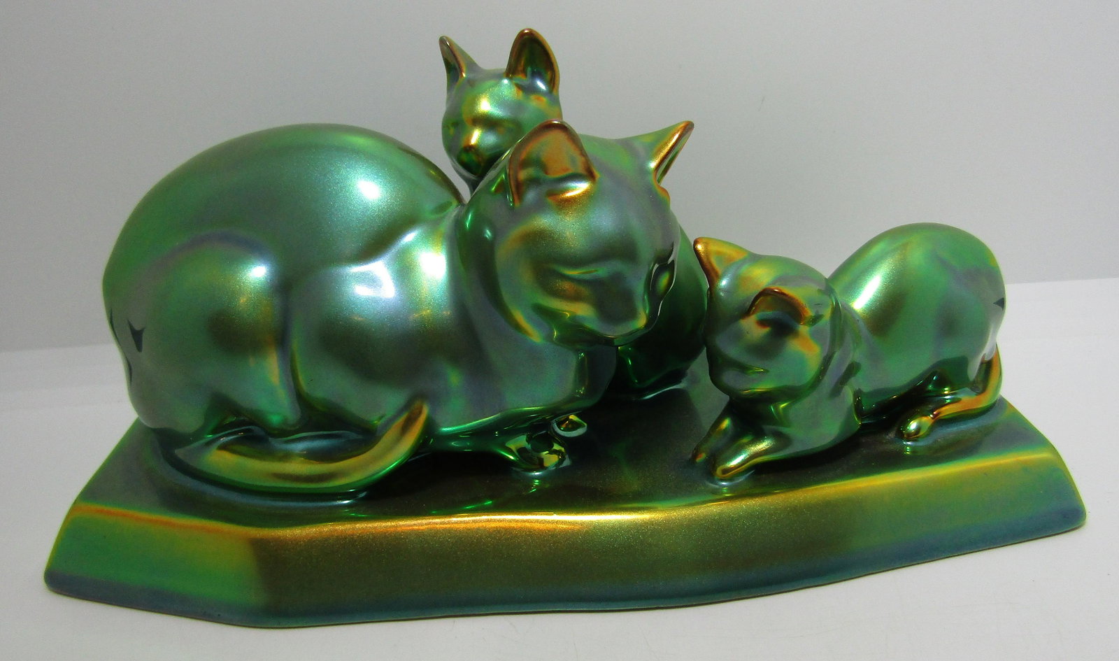 ZSOLNAY PECS CATS GREEN GOLD IRIDESCENT ART POTTER (1 of 7)