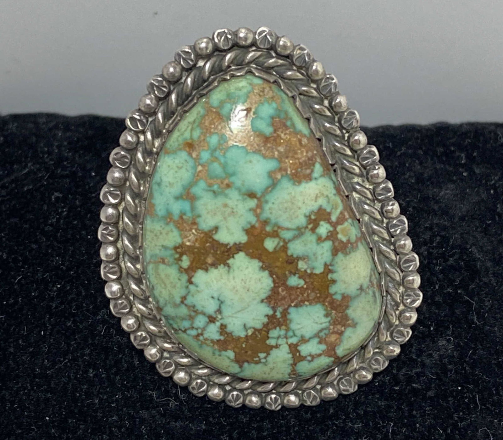 SIZE 10 SPIDERWEB TURQUOISE STERLING NAVAJO RING (1 of 4)
