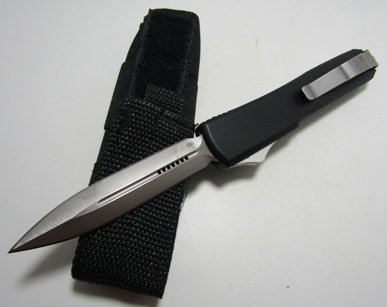 LARGE SWITCHBLADE OTF KNIFE (1 of 2)