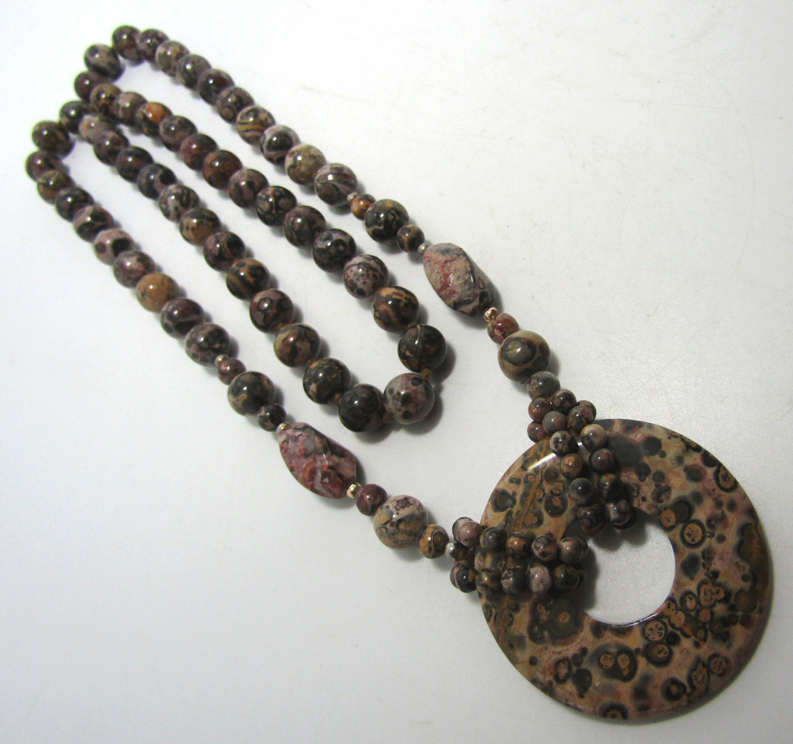 10MM AGATE BEAD 30" NECKLACE PLUS 48MM STONE DROP: 23 INCH LONG STRAND OFGENUINE 10MM AGATE STONE BEADS WITH A 48MM ROUND AGATE DROP. WEIGHS 97.2 GRAMS. HAND KNOTTED ON SILK THREAD. EXCELLENT CONDITION. USA SHIPPING $5
