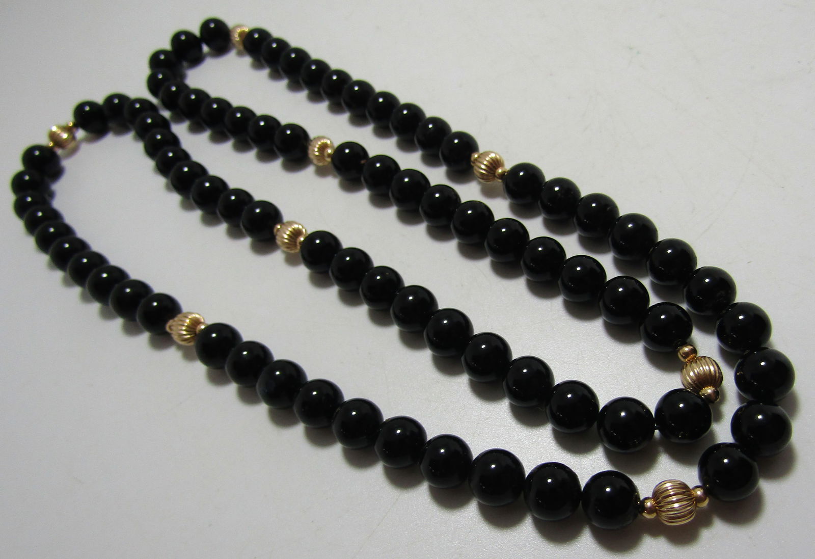 14K GOLD & 8MM ONYX BEAD 28" STRAND NECKLACE (1 of 2)