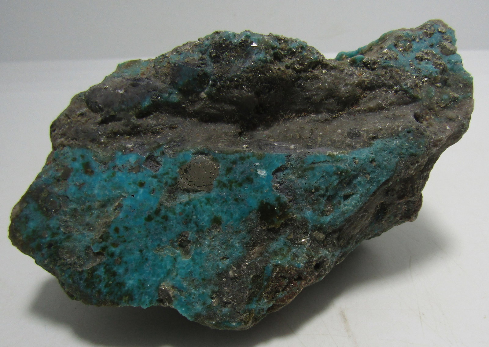 MORENCI TURQUOISE ROUGH STONE 2575 CARATS (1 of 3)