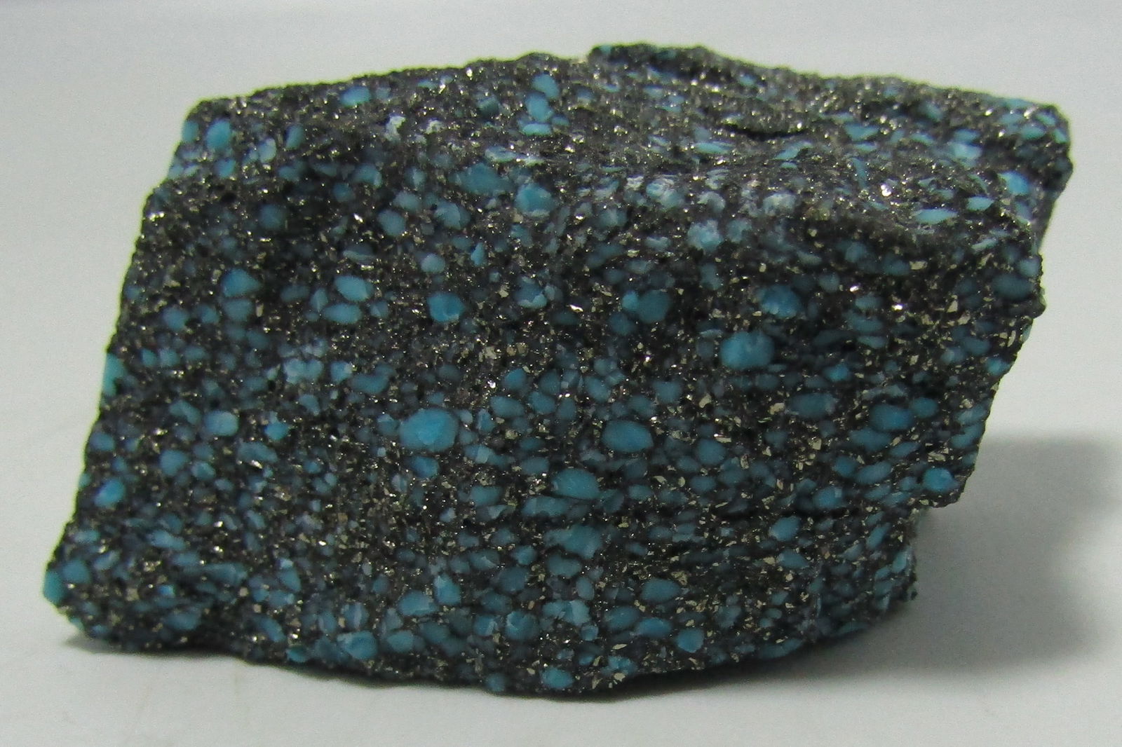 TURQUOISE ROUGH STONE 210 CARATS. (1 of 4)