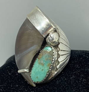 31G MIKE THOMAS BEAR CLAW STERLING TURQUOISE RING: NATIVE AMERICAN ARTISAN HANDMADE PIECE BY MIKE THOMAS JR. SIGNED MARKED TESTED STERLING SILVER. WEIGHS 31.9 GRAMS. FRONT IS 1.5" X 0.75". RING SIZE 11. USA SHIPPING $5.