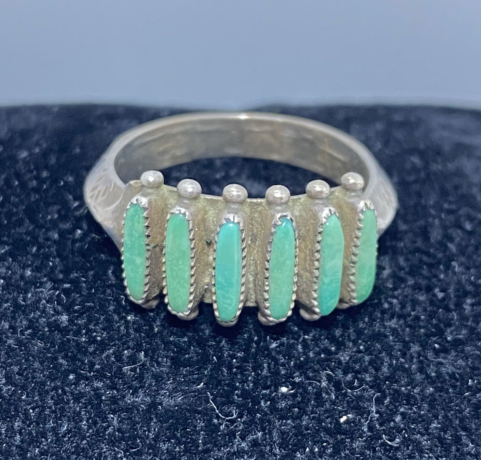 OLD PAWN ZUNI NEEDLEPOINT TURQUOISE STERLING RING (1 of 4)