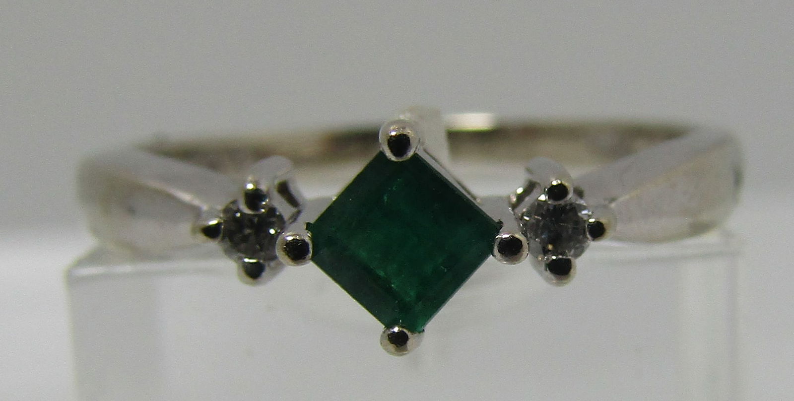 EMERALD & DIAMOND RING 10K WHITE GOLD SIZE 6 (1 of 3)