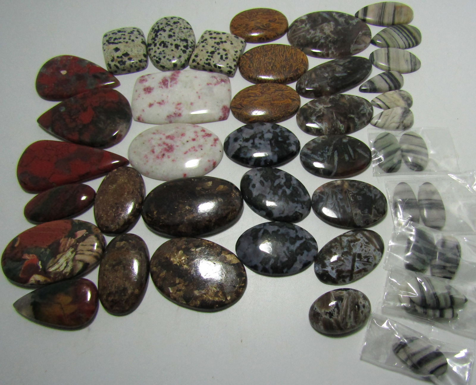 44 JASPER CABOCHON GEM STONES 1510 CARATS (1 of 3)