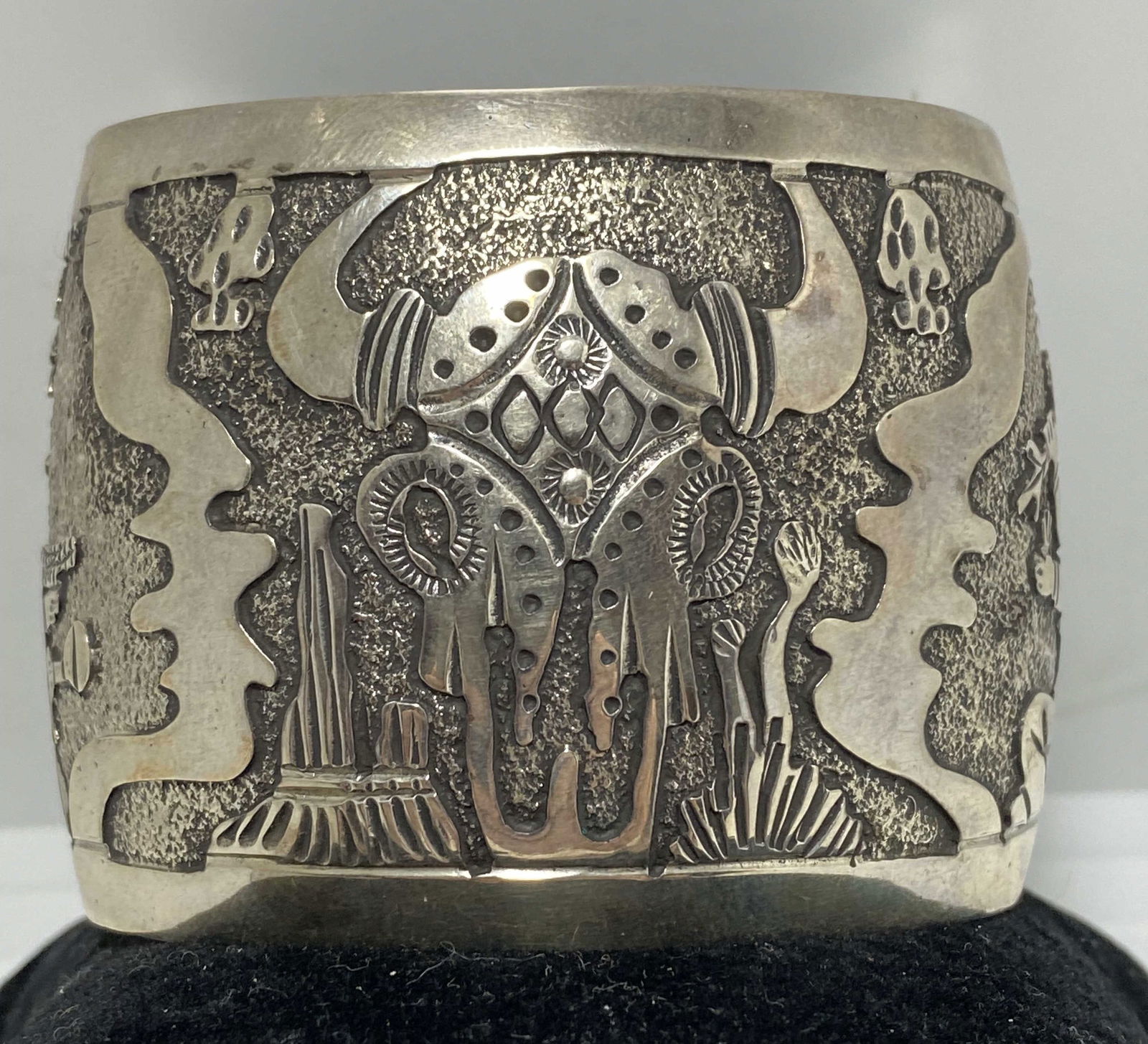 BECENTI STERLING NAVAJO STORYTELLER BRACELET (1 of 4)