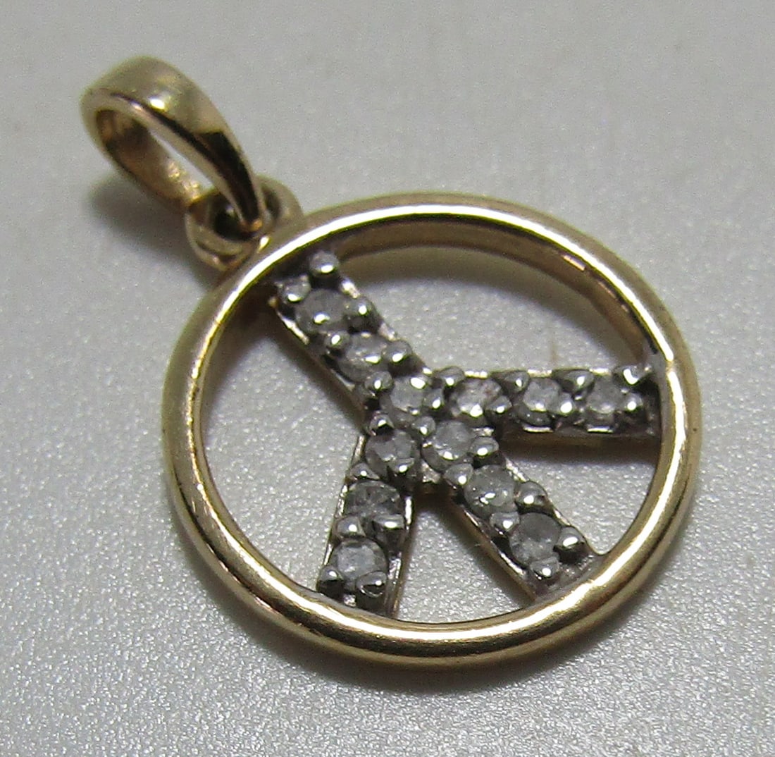 12 DIAMOND PEACE SIGN PENDANT CHARM 10K GOLD: GENUINE SOLID GOLD VINTAGE ESTATE 17MM BY 12MM PEACE SYMBOL FOR NECKLACE OR BRACELET. WEIGHS 1 GRAM. EXCELLENT CONDITION. USA SHIPPING $5.