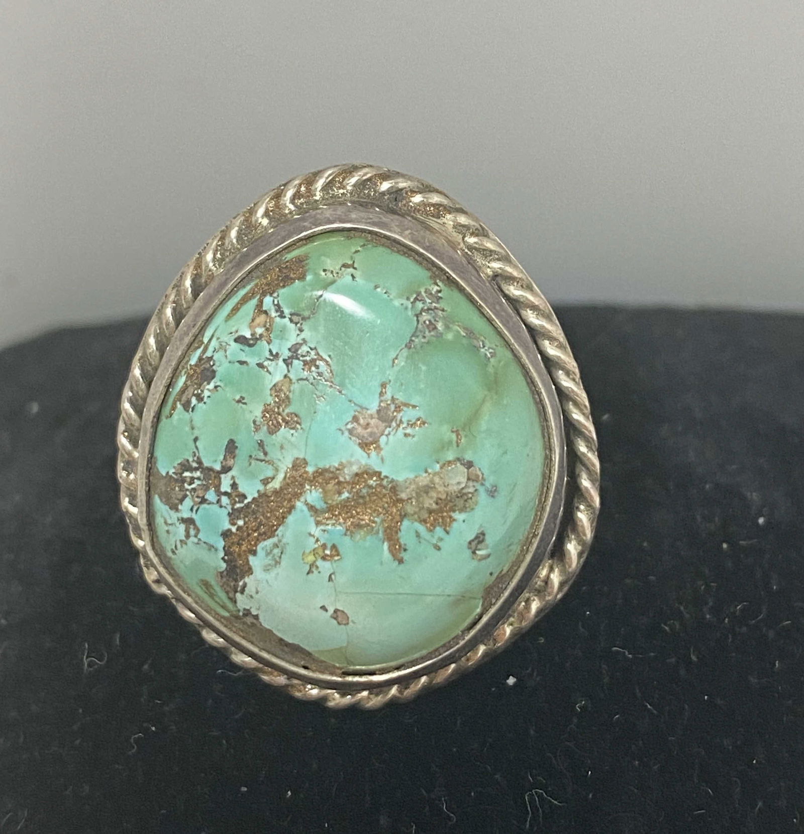 UNIQUE NAVAJO TURQUOISE STERLING RING (1 of 4)