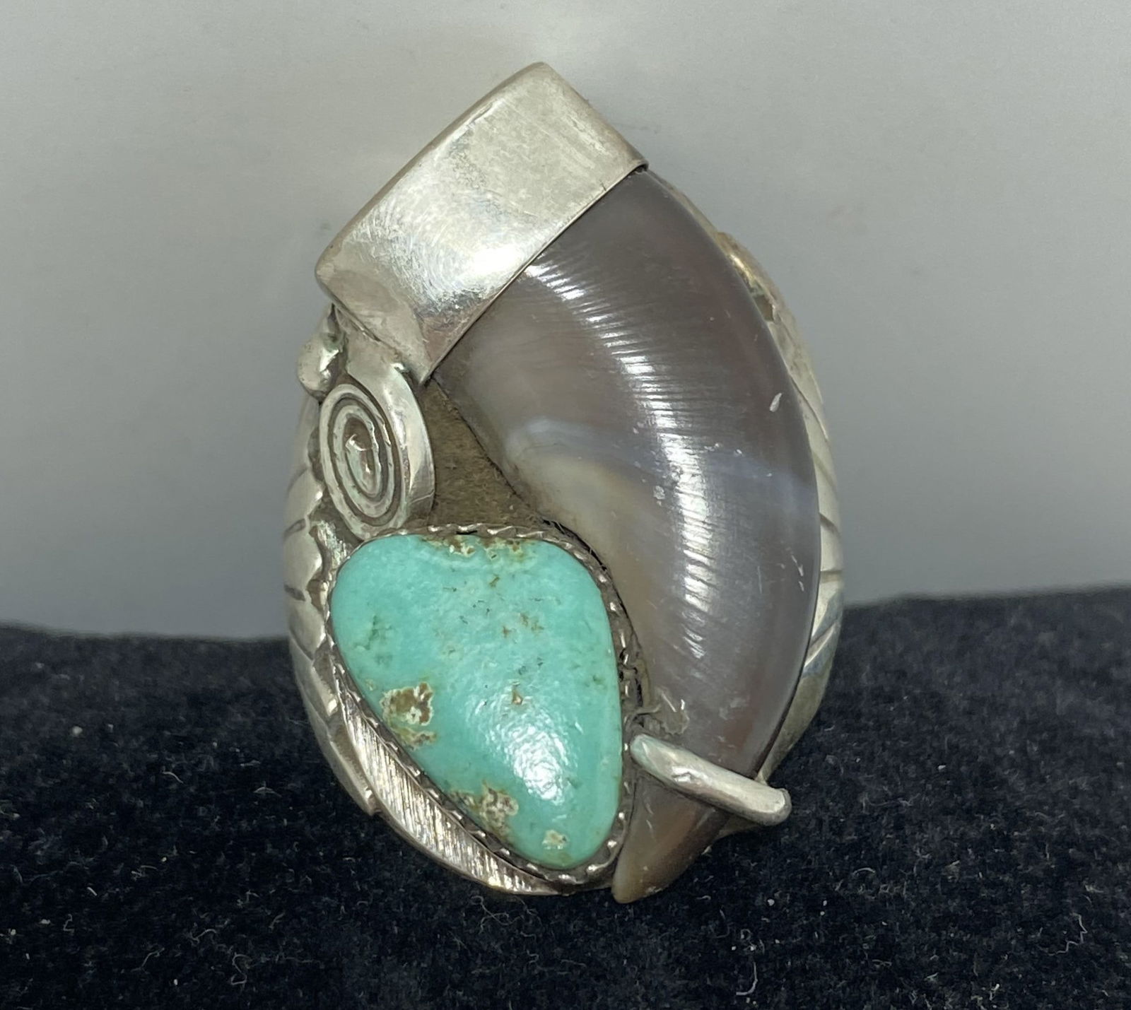 32 GRAM NAVAJO STERLING TURQUOISE BEAR CLAW RING (1 of 4)