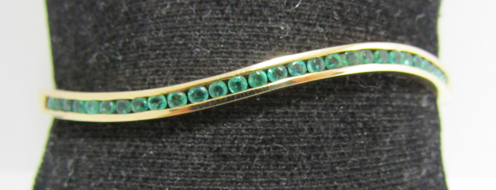 14K GOLD 28 EMERALD BANGLE BRACELET 9.8 GRAMS (1 of 5)
