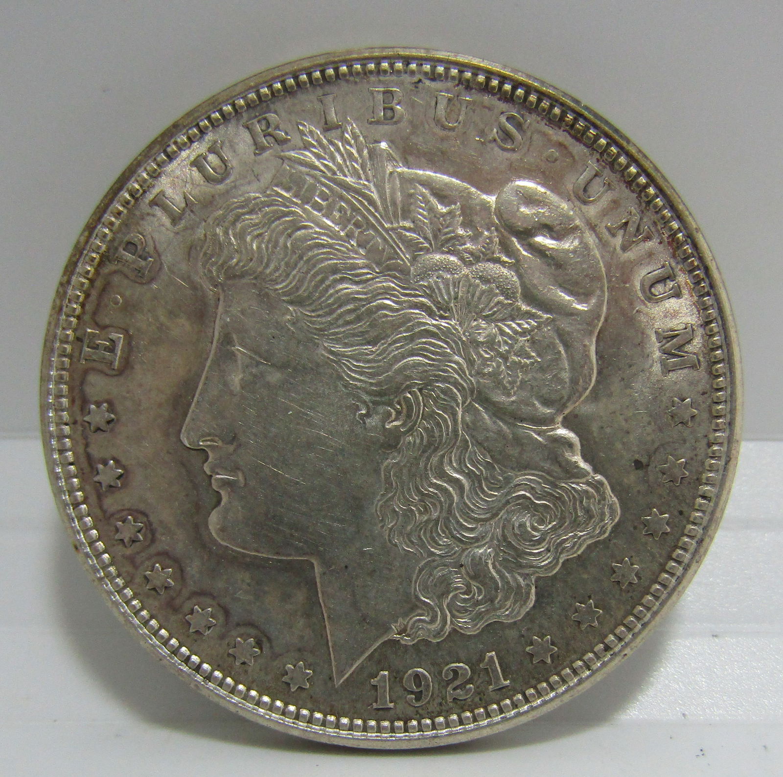 1921 MORGAN US SILVER DOLLAR COIN (1 of 2)