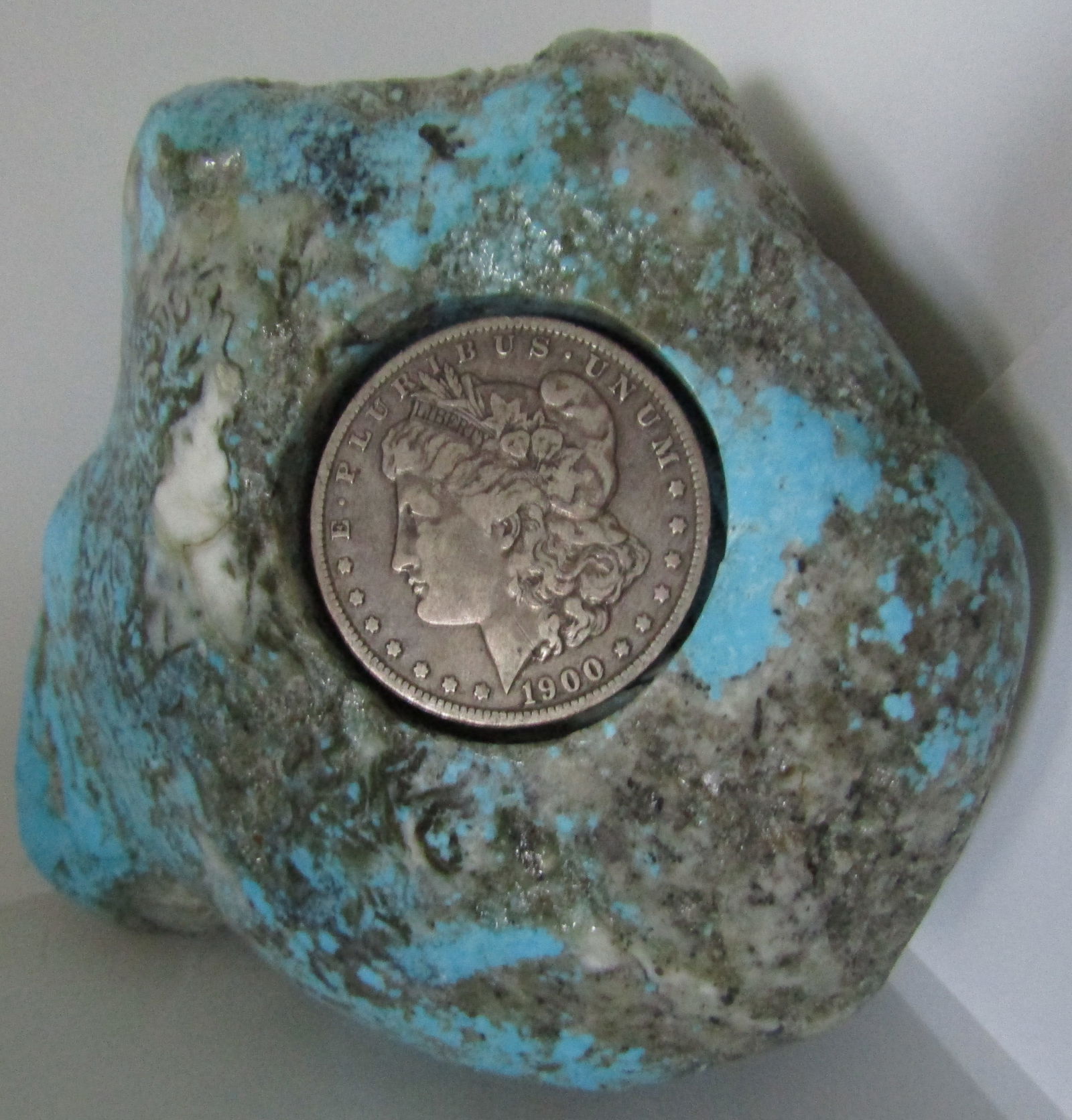TURQUOISE 1900 MORGAN SILVER DOLLAR PAPERWEIGHT (1 of 5)