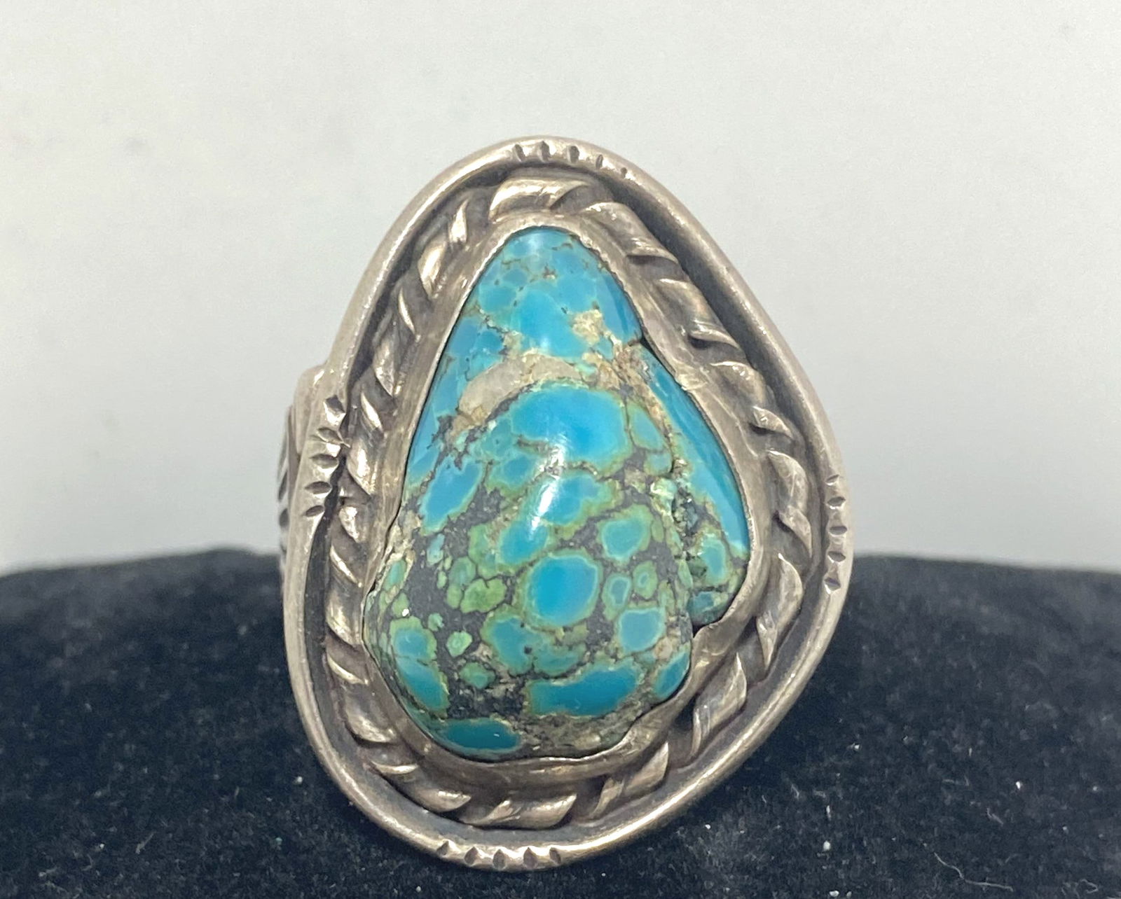SZ12 OLD PAWN 1970S NAVAJO STERLING TURQUOISE RING (1 of 6)