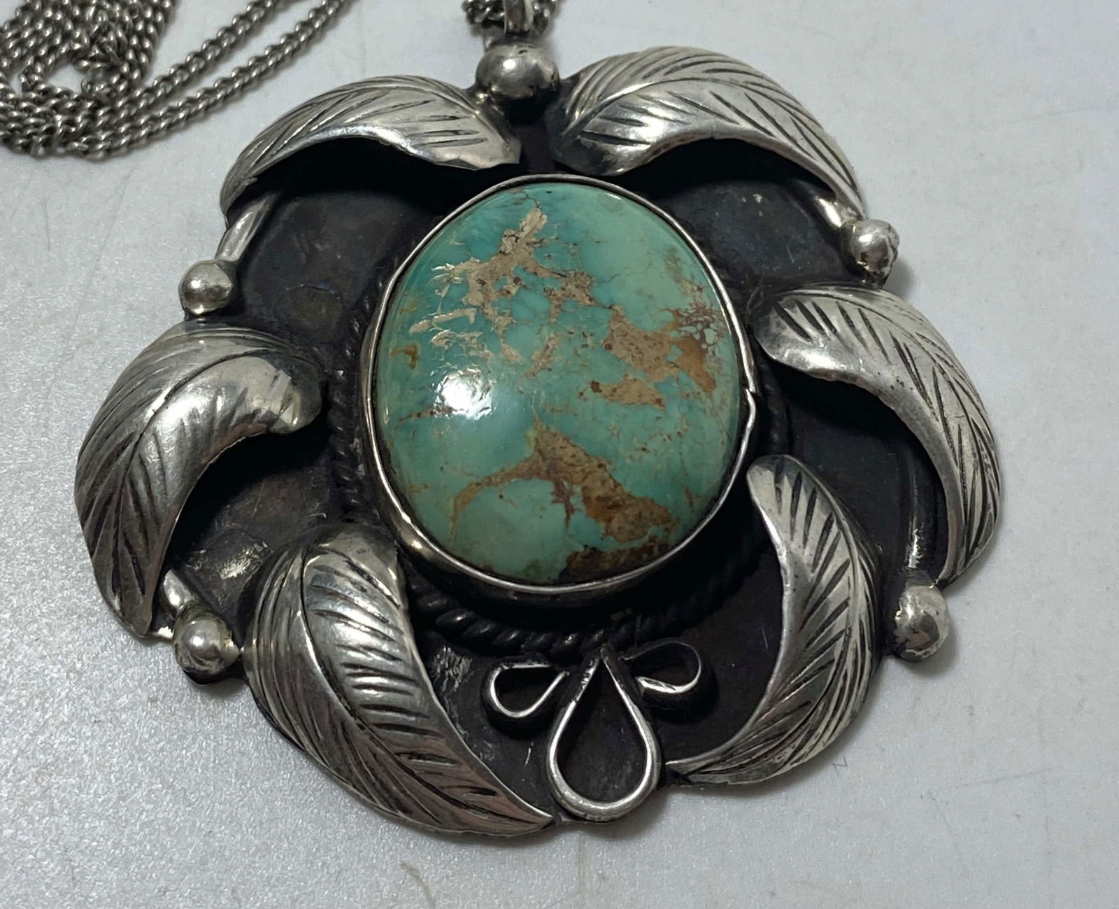 UNIQUE STERLING TURQUOISE NAVAJO LEAF NECKLACE (1 of 3)