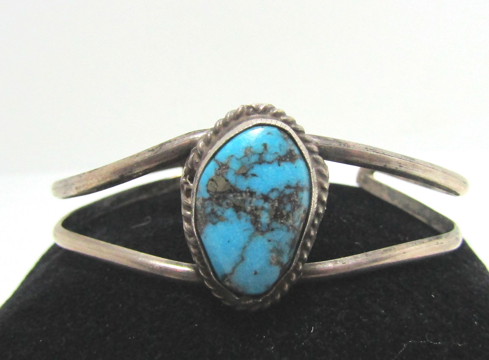 STERLING NAVAJO TURQUOISE CUFF BRACELET (1 of 3)