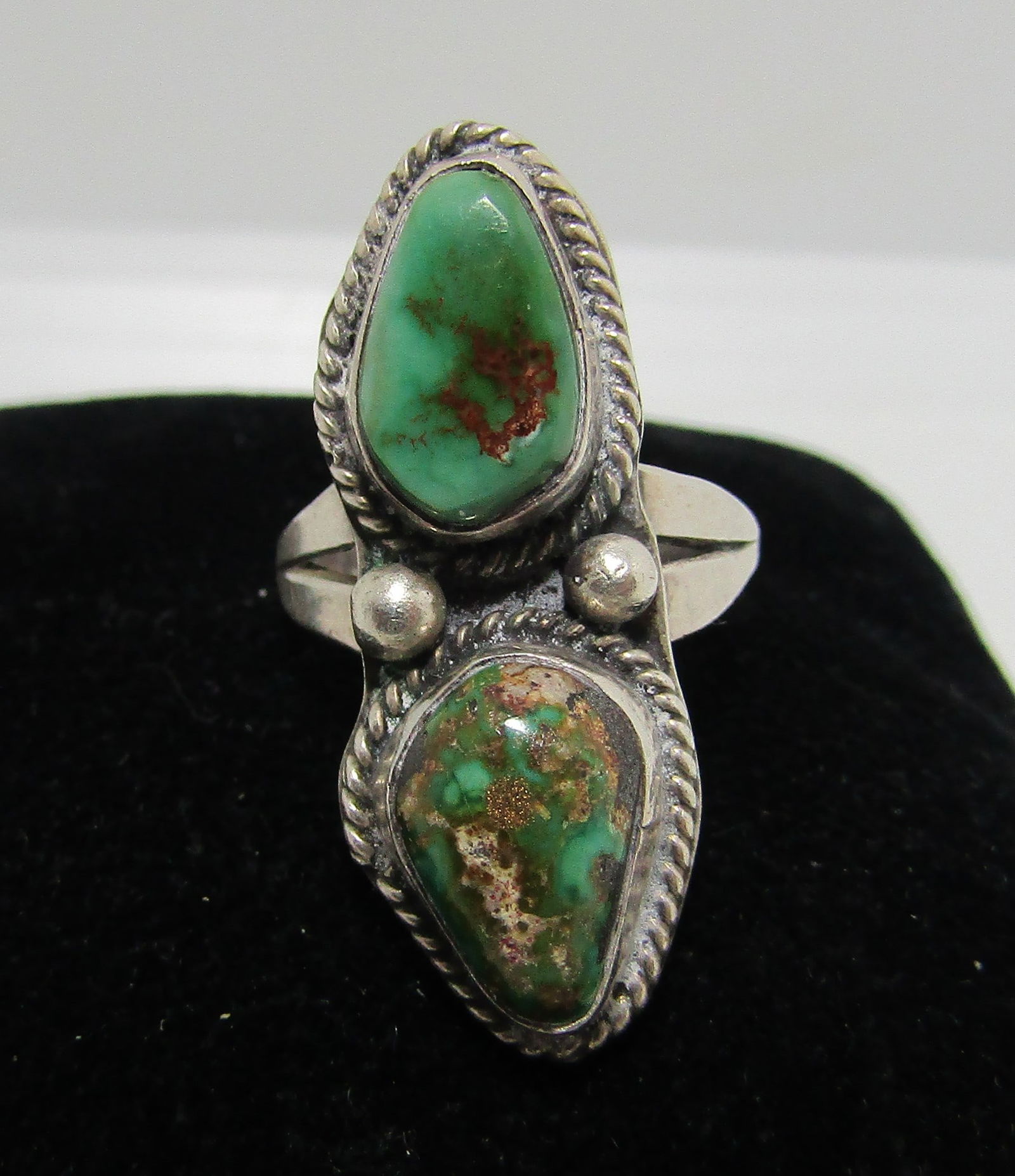 1.25" TURQUOISE STERLING SILVER NAVAJO RING (1 of 4)