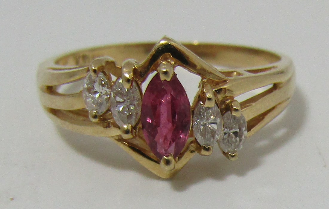 RED RUBY & 4 DIAMOND RING 14K YELLOW GOLD SIZE 6.5 (1 of 5)