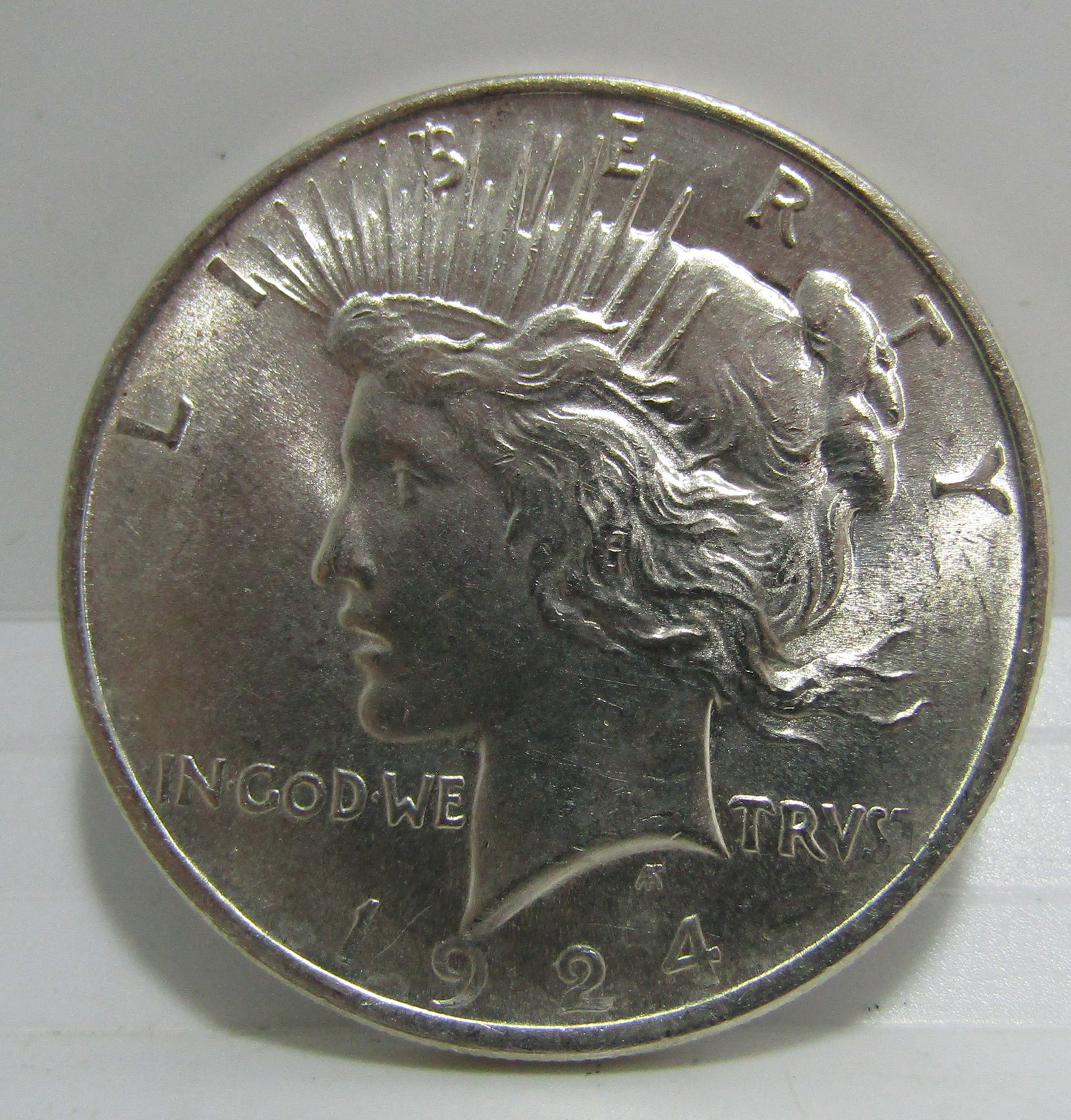 1924 UNC PEACE SILVER DOLLAR US COIN (1 of 2)