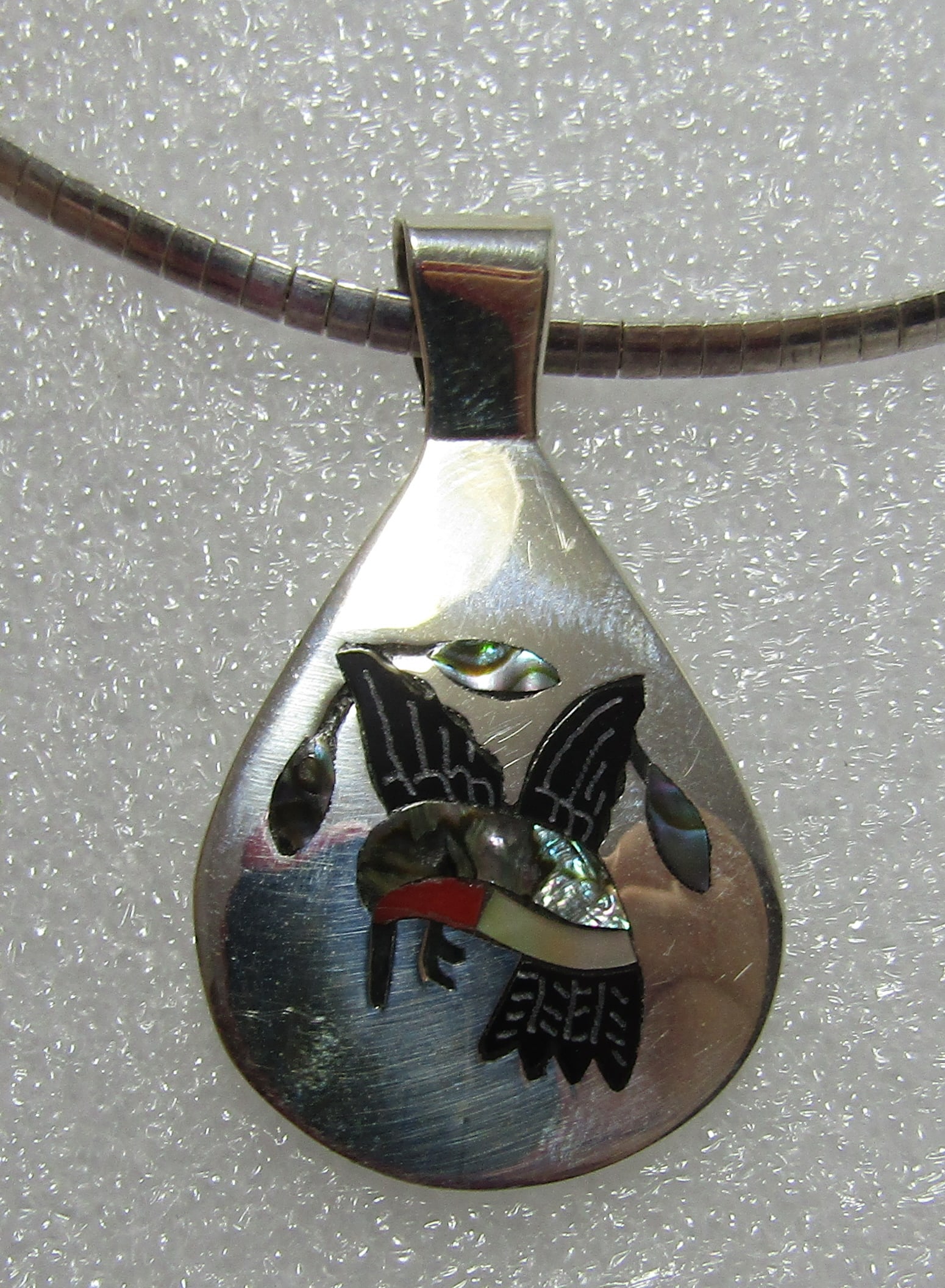 EDAAKIE INLAY HUMMINGBIRD NECKLACE STERLING SILVER: ARTIST SIGNED "SC EDAAKIE". VINTAGE ESTATE NATIVE AMERICAN SOUTHWEST ZUNI INDIAN JEWELRY. MEASURES 16 INCHES LONG PLUS A 1.5" DROP. WEIGHS 16.1GRAMS. EXCELLENT CONDITION. USA ONLY SHIPPING $5. NO INTE