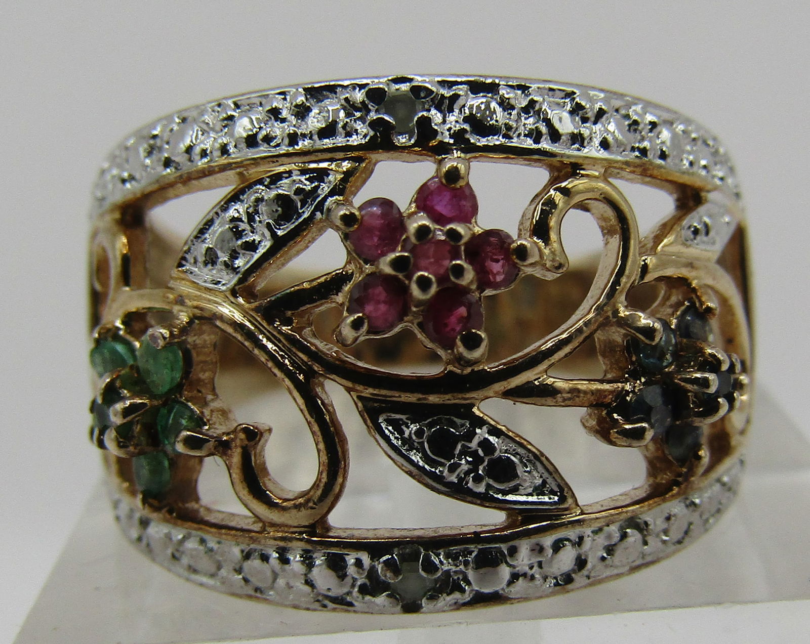 EMERALD SAPPHIRE RUBY DIAMOND RING GOLD STERLING: SIZE 8 RING GOLD ON STERLING SILVER MOUNTED WITH ASSORTED GENUINE GEMSTONES: DIAMONDS, RUBIES, EMERALDS AND SAPPHIRES. VINTAGE ESTATE TOP MEASURES 1/2 INCH WIDE. WEIGHS 5.7 GRAMS. EXCELLENT USED CONDI