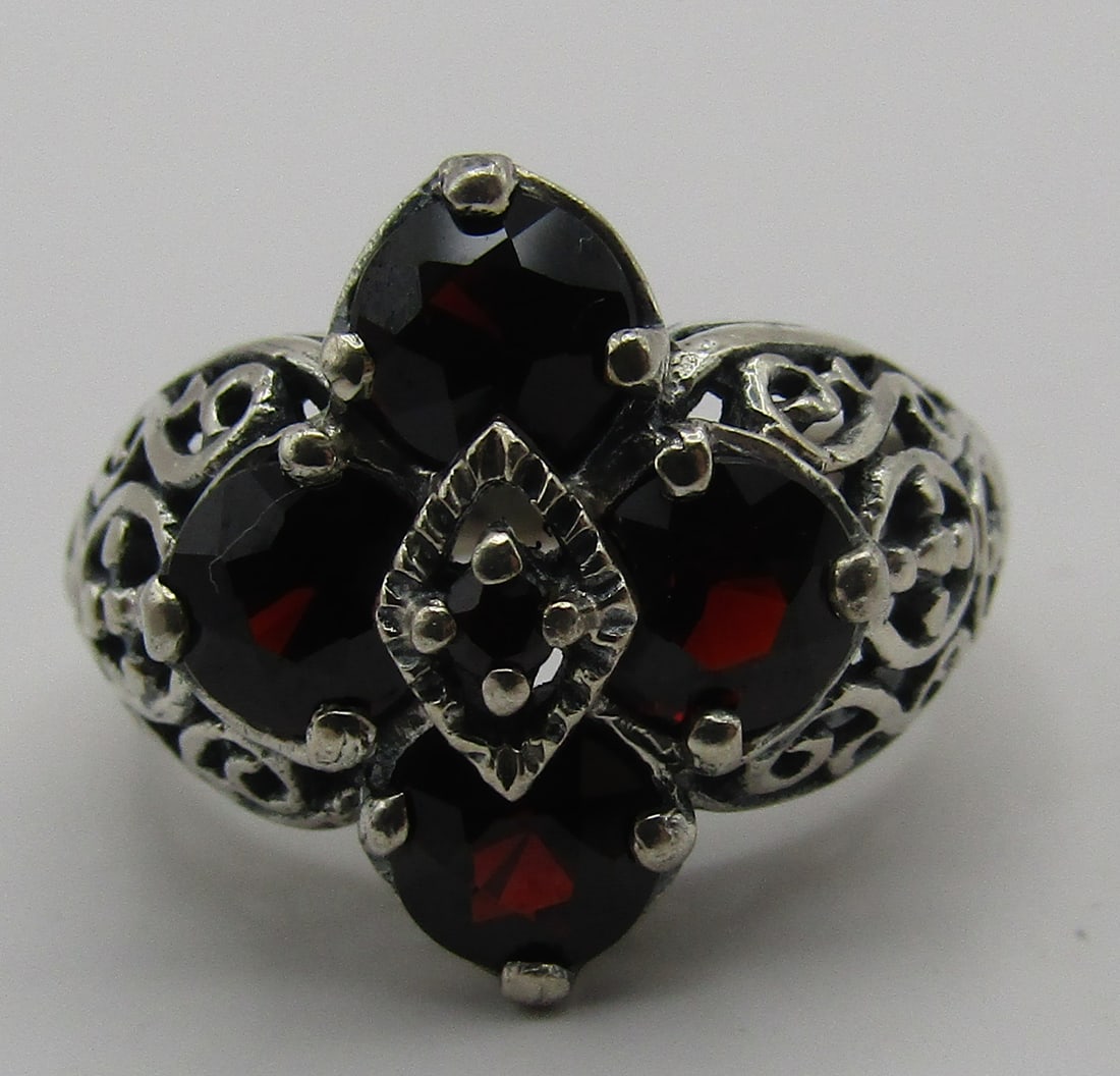 GARNET FILIGREE RING STERLING SILVER SIZE 6: VINTAGE ESTATE RING SIZE 6, STERLING SILVER, WEIGHS 4.4 GRAMS. SIZE 6. EXCELLENT USED CONDITION. USA SHIPPING $5. NO INTERNATIONAL SHIPPING.