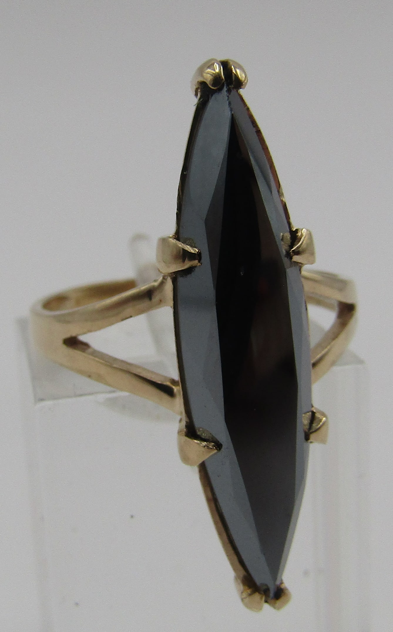 ANTIQUE HEMATITE RING 10K ROSE GOLD SIZE 7: ANTIQUE VINTAGE ESTATE RING SIZE 7, MARKED "10K" ROSE GOLD, WEIGHS 3.8 GRAMS. EXCELLENT USED CONDITION. USA SHIPPING $5. NO INTERNATIONAL SHIPPING.