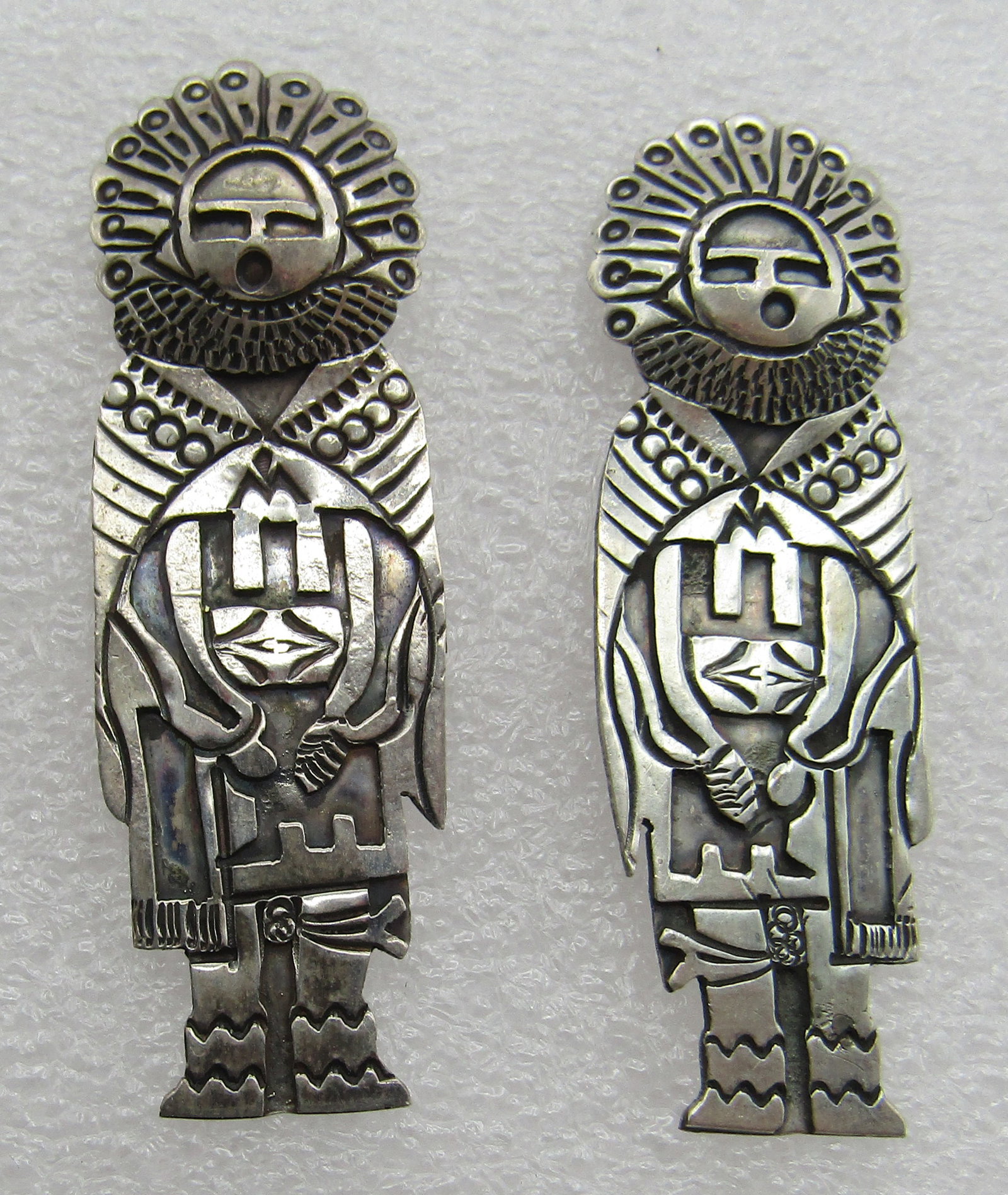 2" SINGER KACHINA EARRINGS STERLING SILVER: EARLY MORNING SINGER DESIGN VINTAGE ESTATE NATIVE AMERICAN SOUTHWEST INDIAN JEWELRY. MEASURE 2 INCHES BY 5/8" WIDE. WEIGH 7.7 GRAMS. EXCELLENT USED CONDITION. USA SHIPPING $5. NO INTERNATIONAL SHIPPIN
