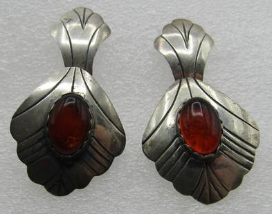 FOSSILIZED AMBER EARRINGS STERLING SILVER: VINTAGE ESTATE NATIVE AMERICAN SOUTHWEST INDIAN JEWELRY. MEASURE 1.75 INCH BY 1" WIDE. WEIGH 8.2 GRAMS. EXCELLENT USED CONDITION. USA SHIPPING $5. NO INTERNATIONAL SHIPPING.