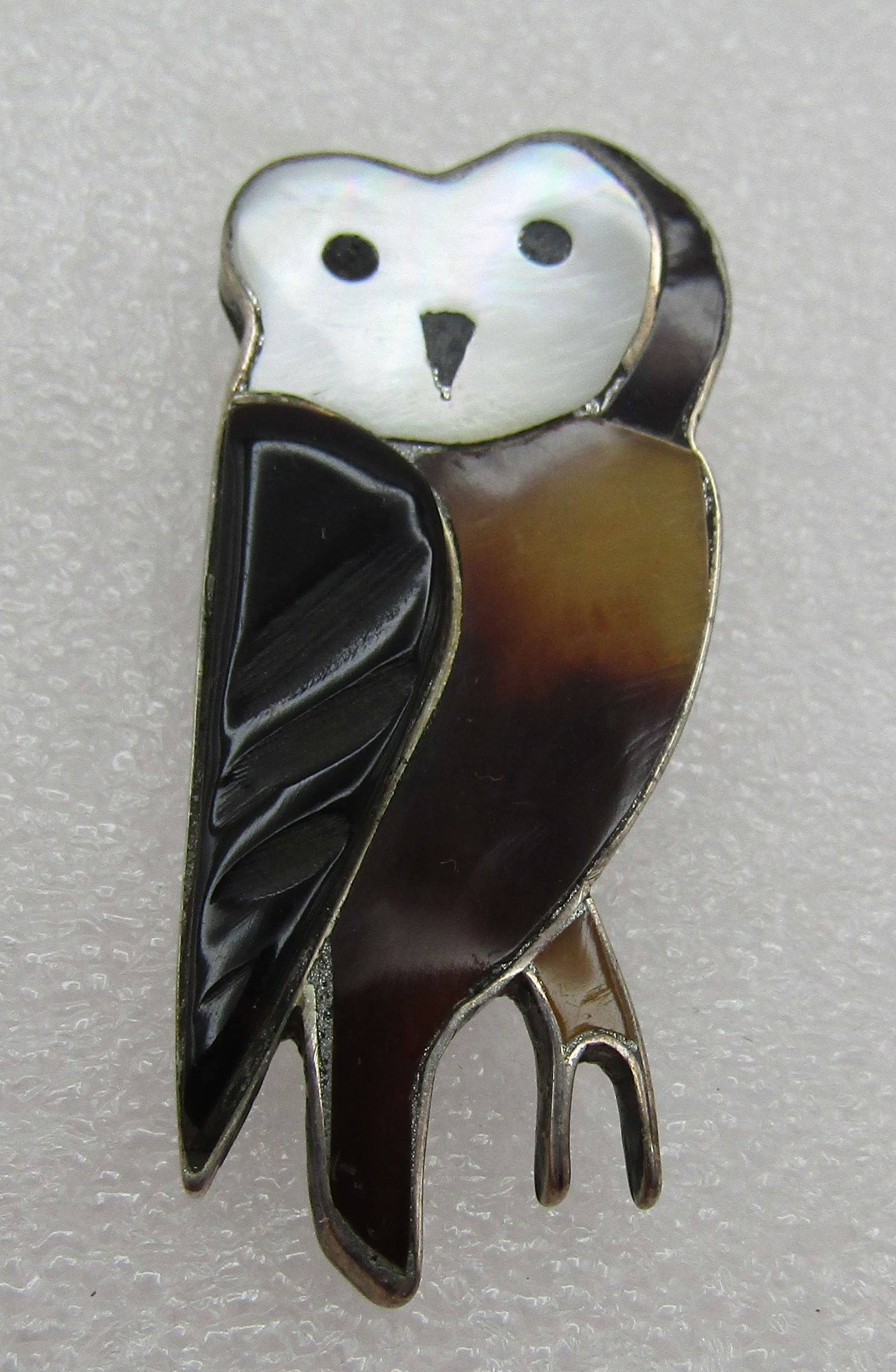 SIGNED "AJT?" INLAY ZUNI OWL PIN STERLING SILVER (1 of 4)