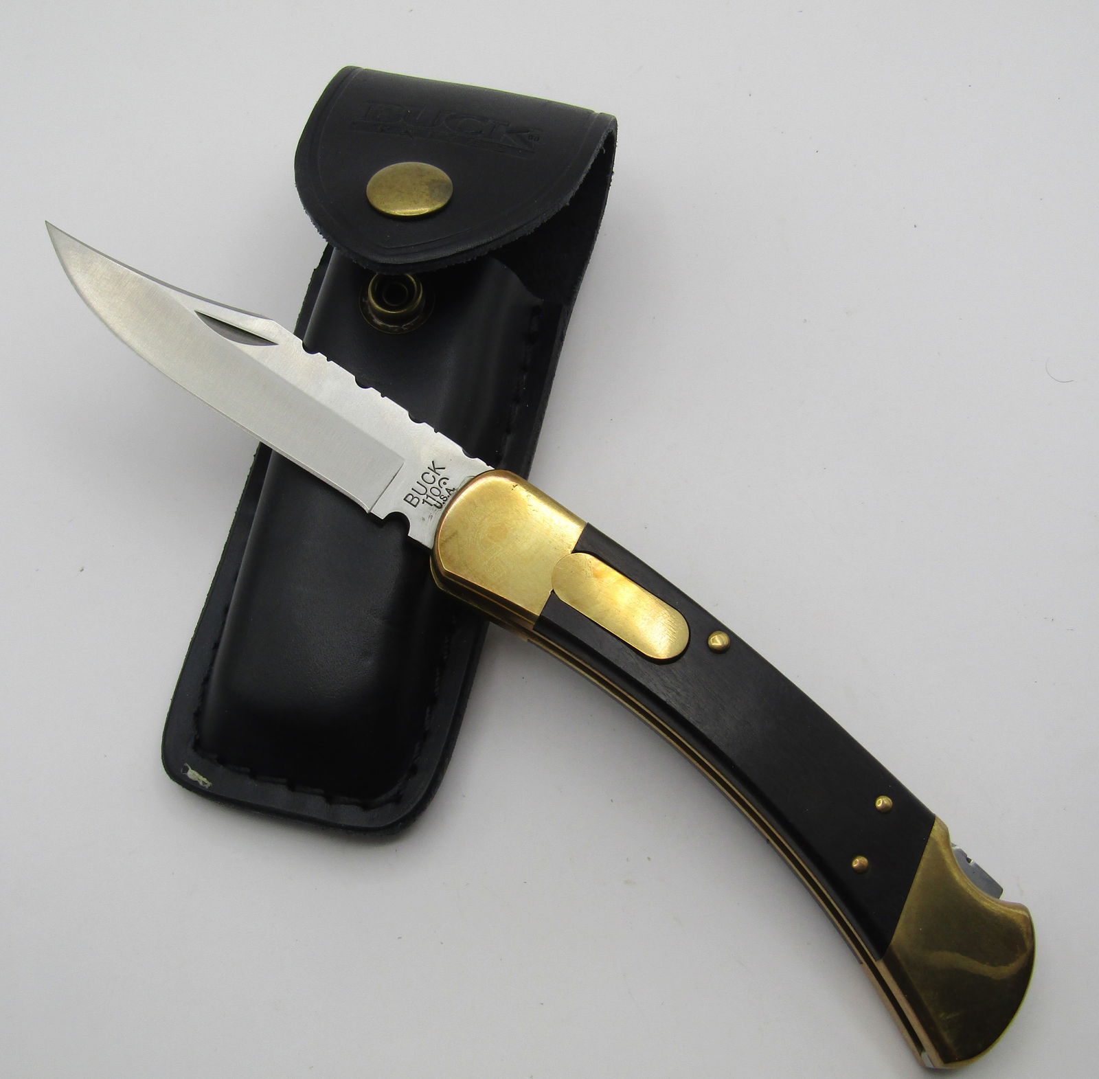 SWITCHBLADE KNIFE BUCK (1 of 2)